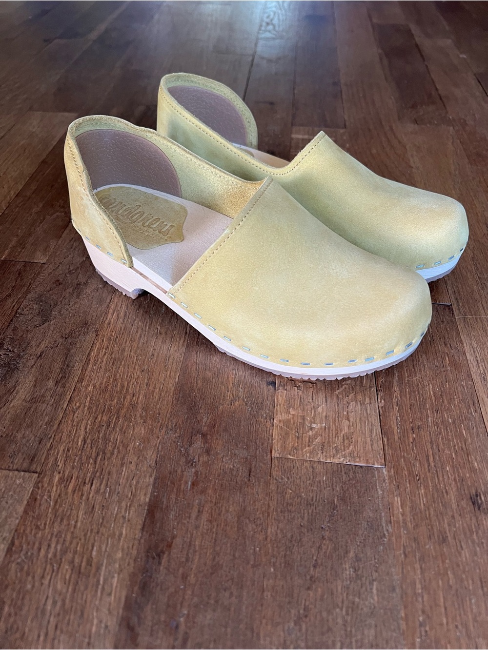 Sandgrens Yellow Suede Slip-On Clogs